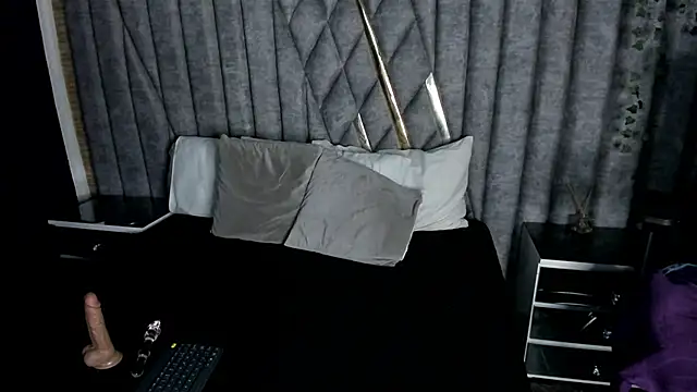 Snapshot of EmeelyMuller chatting on 03/10/26, 04:06 EmeelyMuller online show from 03/10/26, 04:06