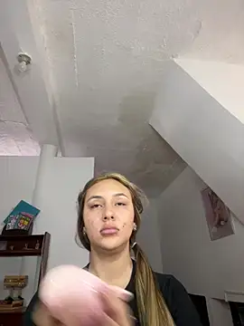 Snapshot of SamanthaVega_ chatting on 03/19/26, 04:55 SamanthaVega online show from 03/19/26, 04:55