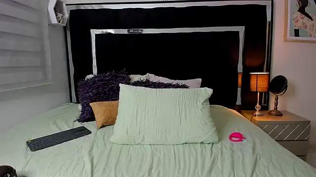 Tiana moon online show from 05/15/26, 11:01