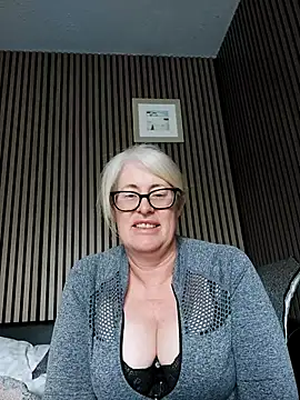 Snapshot of FlirtyFleur-x chatting on 05/07/26, 06:52 FlirtyFleur-x online show from 05/07/26, 06:52