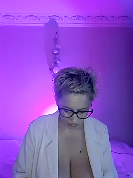 Snapshot of LunaBlaise chatting on 04/10/26, 04:44 LunaBlaise online show from 04/10/26, 04:44