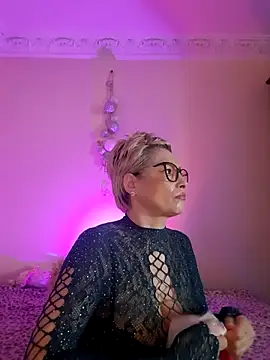 Snapshot of LunaBlaise chatting on 04/18/26, 06:28 LunaBlaise online show from 04/18/26, 06:28