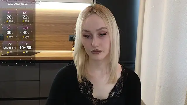 Snapshot of Bella_Villen chatting on 06/10/26, 11:42 Bella Villen online show from 06/10/26, 11:42
