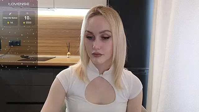 Snapshot of Bella_Villen chatting on 06/14/26, 10:50 Bella Villen online show from 06/14/26, 10:50