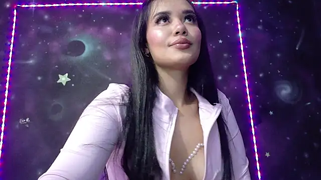 Snapshot of ValentinaRojass_ chatting on 04/17/26, 06:11 ValentinaRojass online show from 04/17/26, 06:11