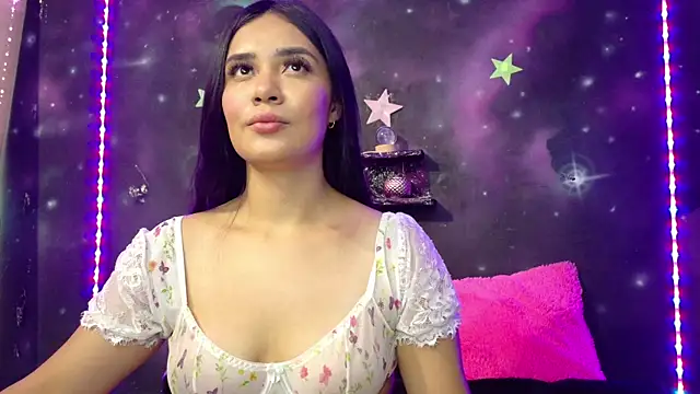 Snapshot of ValentinaRojass_ chatting on 06/13/26, 04:16 ValentinaRojass online show from 06/13/26, 04:16