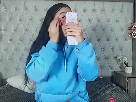 Snapshot of LilyRossi_ chatting on 04/17/26, 12:52 LilyRossi online show from 04/17/26, 12:52