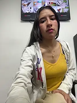 Snapshot of LilyRossi_ chatting on 05/04/26, 01:07 LilyRossi online show from 05/04/26, 01:07