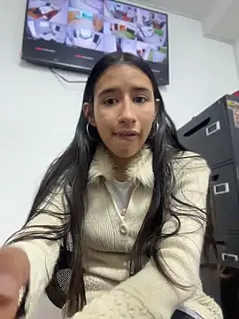 Snapshot of LilyRossi_ chatting on 05/05/26, 12:57 LilyRossi online show from 05/05/26, 12:57