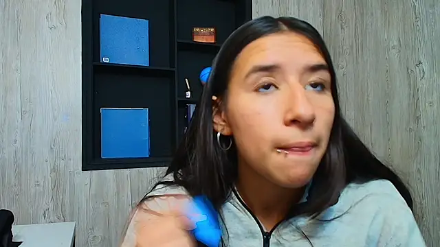 Snapshot of LilyRossi_ chatting on 05/07/26, 12:54 LilyRossi online show from 05/07/26, 12:54