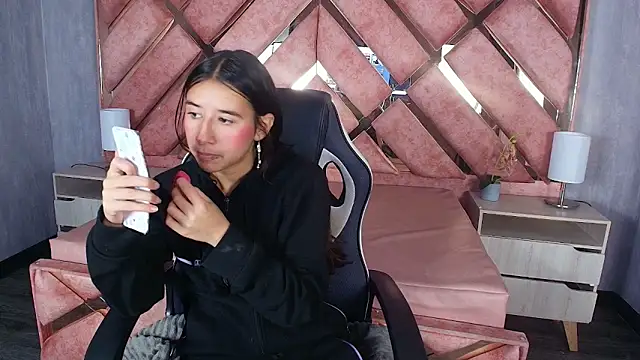 Snapshot of LilyRossi_ chatting on 05/08/26, 01:27 LilyRossi online show from 05/08/26, 01:27