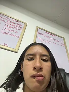 Snapshot of LilyRossi_ chatting on 05/13/26, 12:13 LilyRossi online show from 05/13/26, 12:13