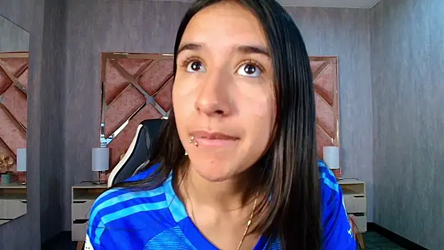 Snapshot of LilyRossi_ chatting on 05/21/26, 01:29 LilyRossi online show from 05/21/26, 01:29