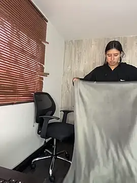 LilyRossi  online show from 07/27/26, 12:56