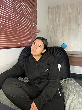 LilyRossi  online show from 07/28/26, 12:59