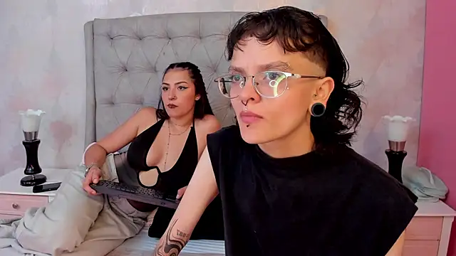 Snapshot of CaliferAndAurora chatting on 07/03/26, 01:23 CaliferAndAurora online show from 07/03/26, 01:23
