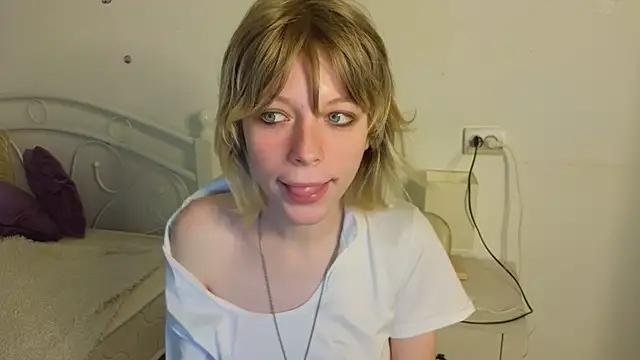 MollySally online show from 06/10/26, 04:12
