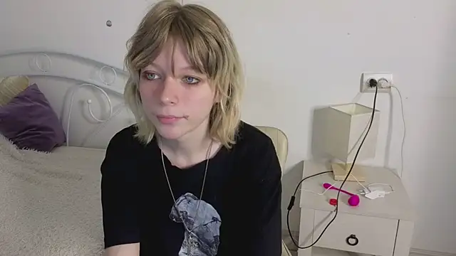 MollySally online show from 06/12/26, 04:11