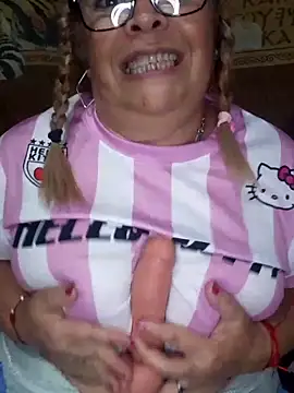 Snapshot of momismilf544 chatting on 05/27/26, 01:57 momismilf544 online show from 05/27/26, 01:57