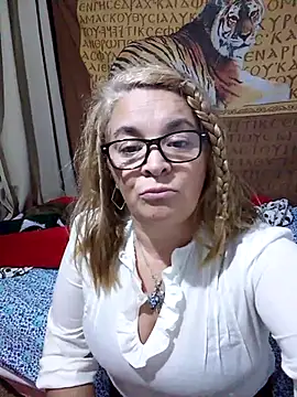 Snapshot of momismilf544 chatting on 06/05/26, 05:03 momismilf544 online show from 06/05/26, 05:03