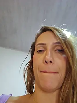 Snapshot of candy-xxx chatting on 06/11/26, 02:53 candy-xxx online show from 06/11/26, 02:53