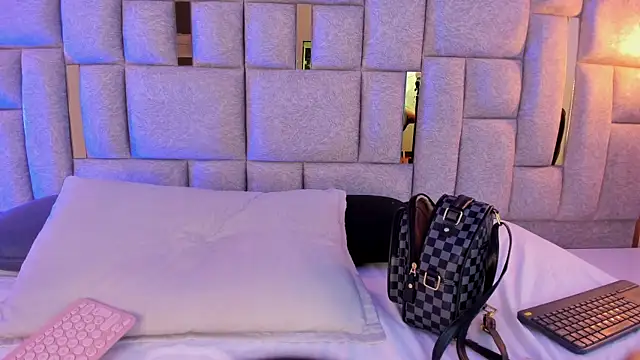 camilaa smith  online show from 07/27/26, 07:32