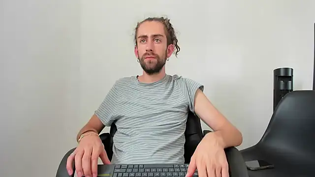 Jean And PaulXL online show from 07/07/26, 09:19