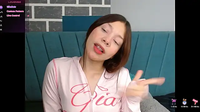 Snapshot of Sweet_kitty_05 chatting on 04/10/26, 11:53 Sweet kitty 05 online show from 04/10/26, 11:53