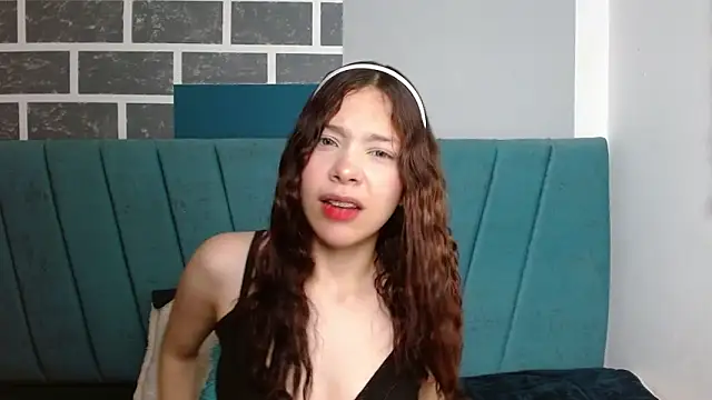 Snapshot of Sweet_kitty_05 chatting on 04/15/26, 12:50 Sweet kitty 05 online show from 04/15/26, 12:50