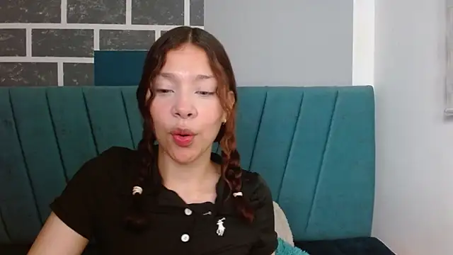 Snapshot of Sweet_kitty_05 chatting on 04/23/26, 11:29 Sweet kitty 05 online show from 04/23/26, 11:29