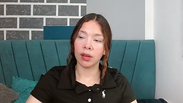Snapshot of Sweet_kitty_05 chatting on 05/04/26, 01:45 Sweet kitty 05 online show from 05/04/26, 01:45