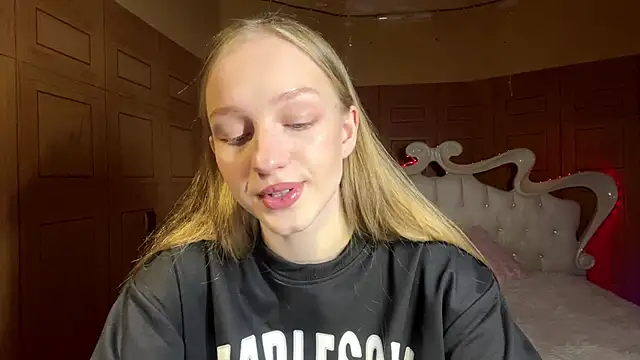 Snapshot of Anika_Socutehe chatting on 03/25/26, 04:46 Anika Socutehe online show from 03/25/26, 04:46