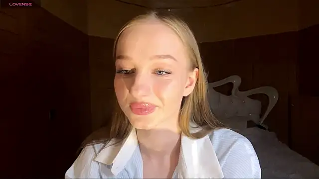 Snapshot of Anika_Socutehe chatting on 04/22/26, 08:32 Anika Socutehe online show from 04/22/26, 08:32