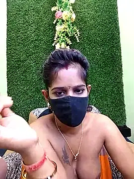 Snapshot of Tinaa_baby chatting on 04/14/26, 05:24 Tinaa baby online show from 04/14/26, 05:24