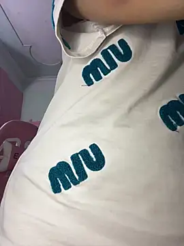 Leeeeiu online show from 06/11/26, 03:21