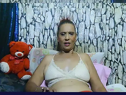 Snapshot of Hot_queen58 chatting on 04/13/26, 04:45 Hot queen58 online show from 04/13/26, 04:45