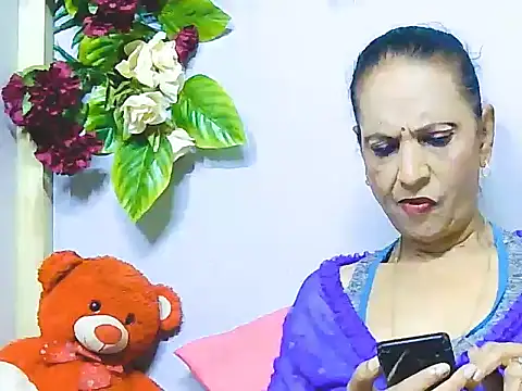 Snapshot of Hot_queen58 chatting on 06/03/26, 02:55 Hot queen58 online show from 06/03/26, 02:55