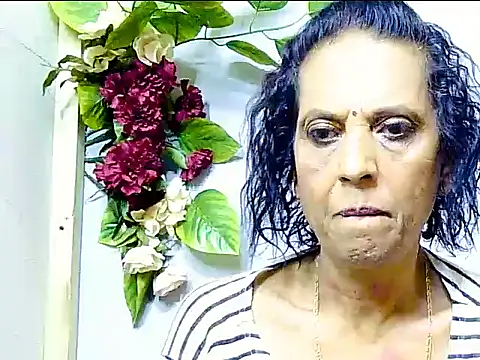 Snapshot of Hot_queen58 chatting on 06/11/26, 03:48 Hot queen58 online show from 06/11/26, 03:48