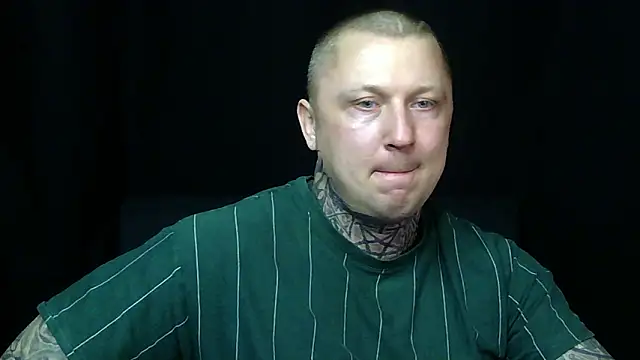 Snapshot of devilWithTats chatting on 03/17/26, 10:40 devilWithTats online show from 03/17/26, 10:40