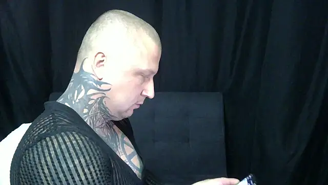 Snapshot of devilWithTats chatting on 04/18/26, 08:51 devilWithTats online show from 04/18/26, 08:51