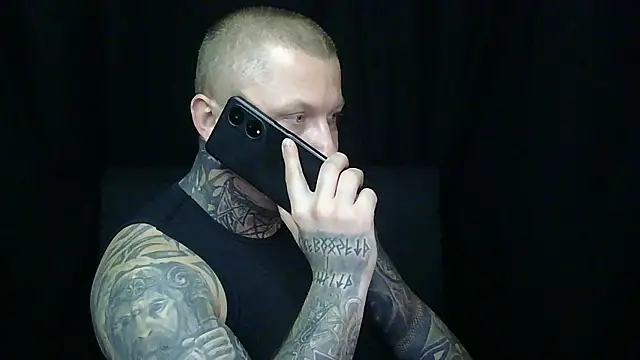 Snapshot of devilWithTats chatting on 05/14/26, 11:17 devilWithTats online show from 05/14/26, 11:17