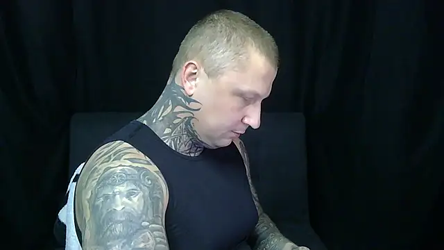 Snapshot of devilWithTats chatting on 05/19/26, 11:38 devilWithTats online show from 05/19/26, 11:38