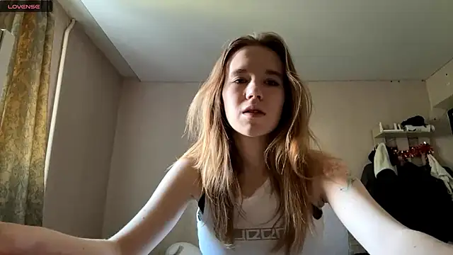 Snapshot of LeomaJee chatting on 05/22/26, 11:38 LeomaJee online show from 05/22/26, 11:38