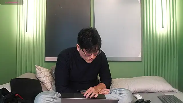 Snapshot of Mia_and_Belmonth chatting on 04/15/26, 06:59 Mia and Belmonth online show from 04/15/26, 06:59