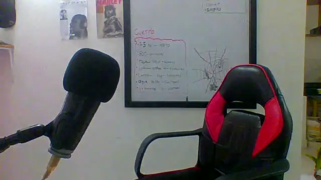 Snapshot of charles_king chatting on 05/05/26, 04:37 charles king online show from 05/05/26, 04:37