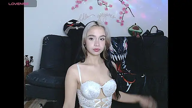 Snapshot of sweet_molly420 chatting on 06/24/26, 11:04 sweet molly420 online show from 06/24/26, 11:04