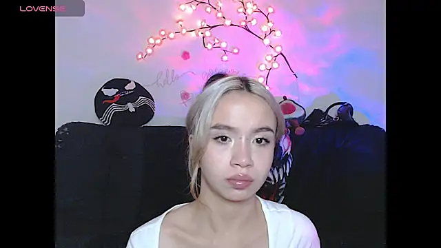 Snapshot of sweet_molly420 chatting on 07/02/26, 03:23 sweet molly420 online show from 07/02/26, 03:23