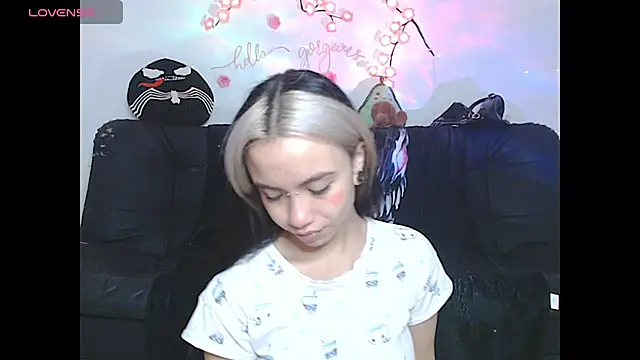 Snapshot of sweet_molly420 chatting on 07/03/26, 10:38 sweet molly420 online show from 07/03/26, 10:38