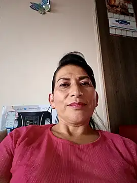 Snapshot of Lucia_Rios chatting on 03/17/26, 10:57 Lucia Rios online show from 03/17/26, 10:57
