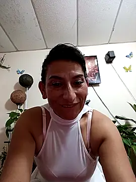 Snapshot of Lucia_Rios chatting on 04/11/26, 12:15 Lucia Rios online show from 04/11/26, 12:15